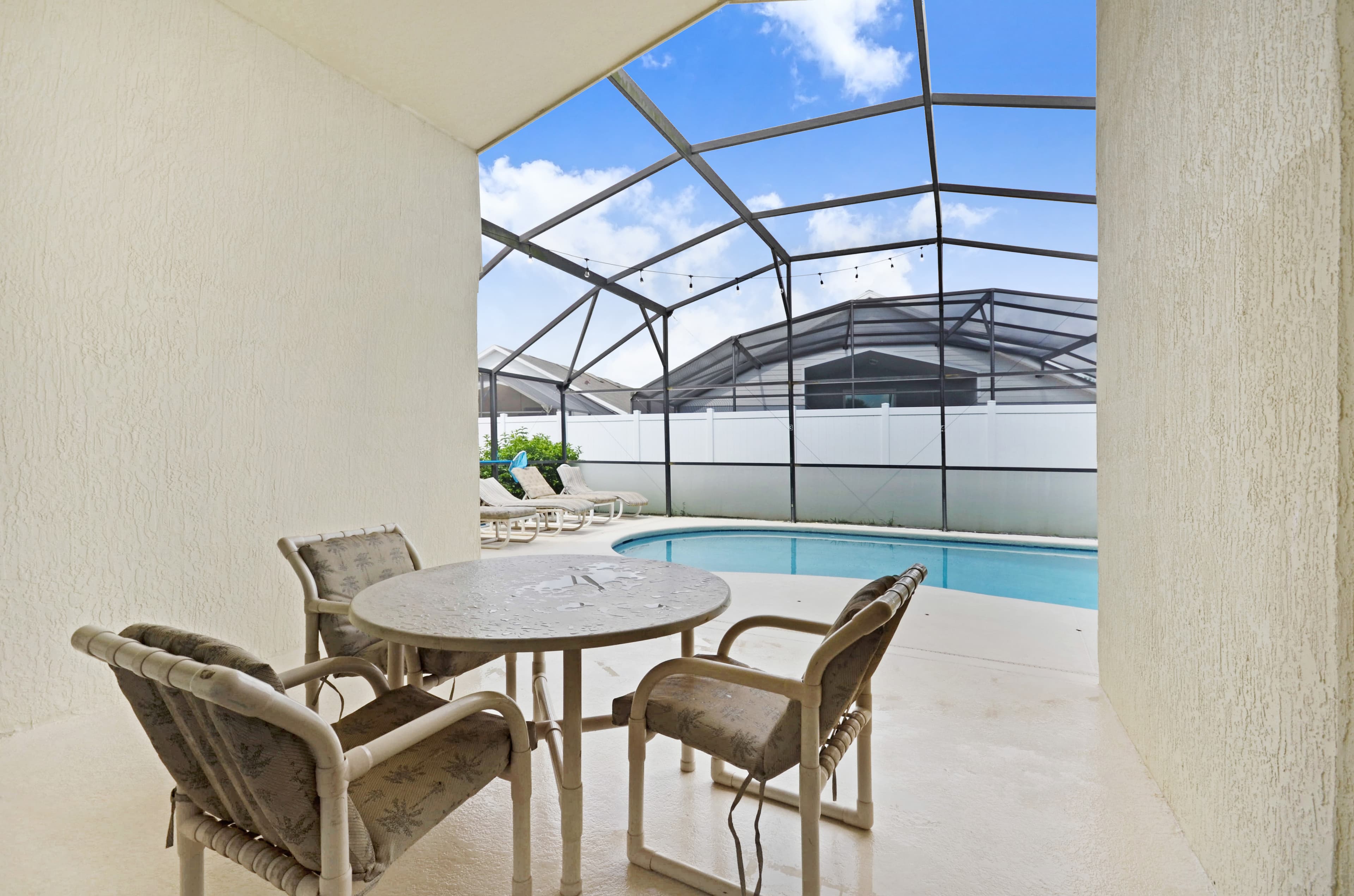 Private Family Pool Retreat • 14min to Disney • Jetted Shower • Soak Tub • Game Room • No Stairs