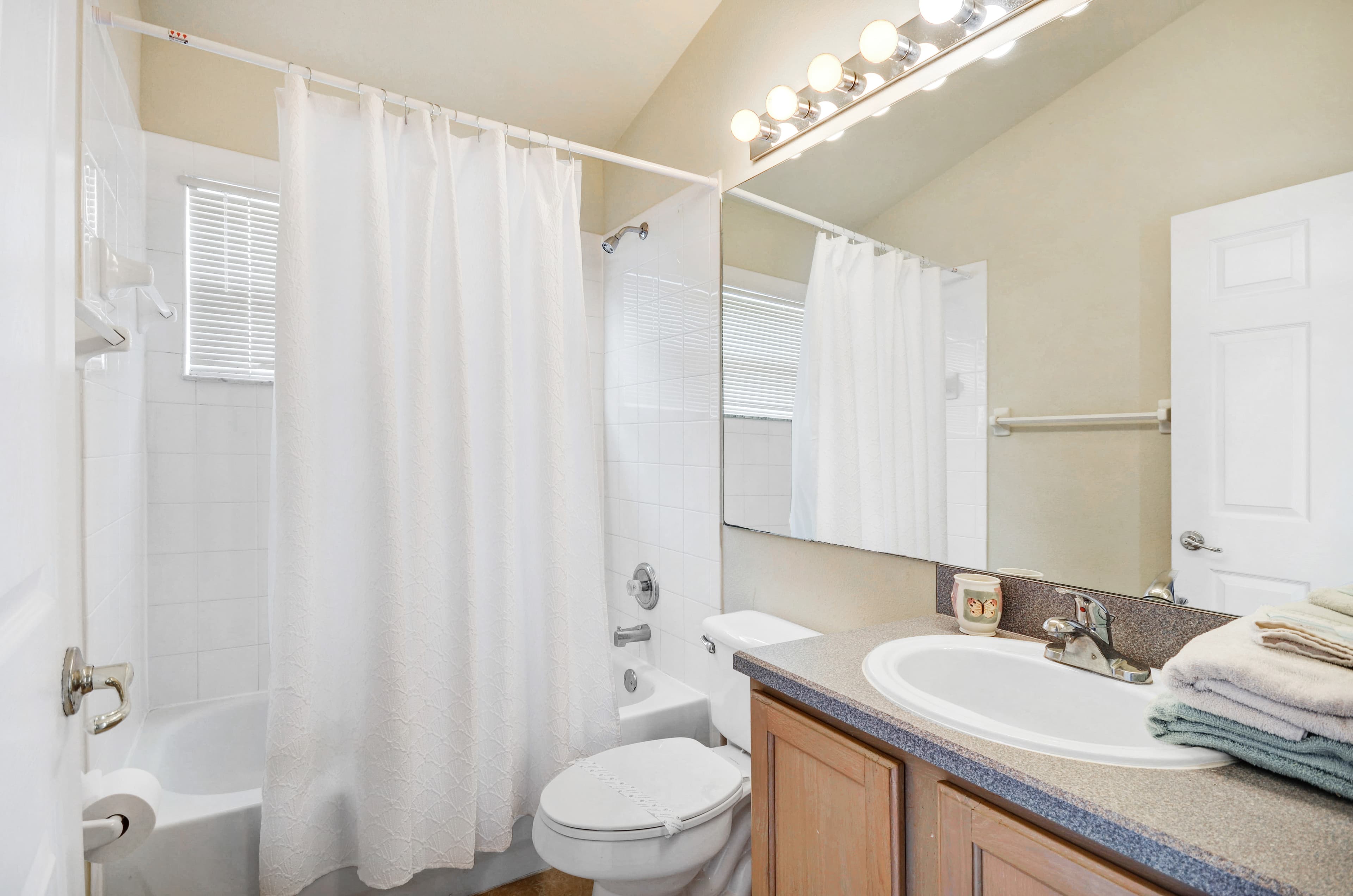 Private Family Pool Retreat • 14min to Disney • Jetted Shower • Soak Tub • Game Room • No Stairs